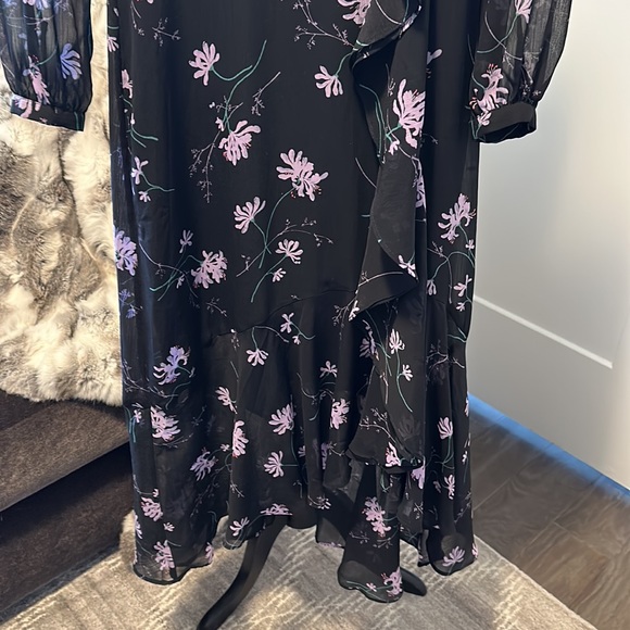 Banana Republic sheer sleeves floral long dress. Size 0 Black with lilac flowers - Picture 7 of 10